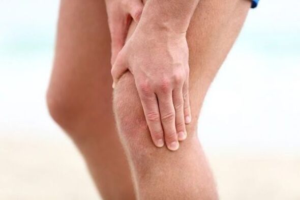 The pain in the knee joint with arthrosis