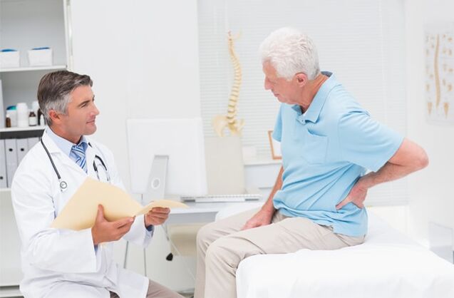 a patient with arthrosis at a doctor's appointment