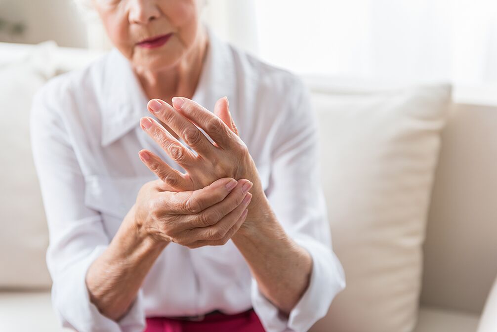 How does arthritis manifest 
